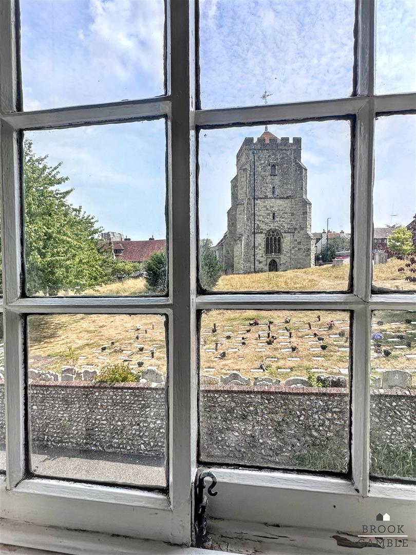 3 Bedroom House. Church Lane in Eastbourne, 6